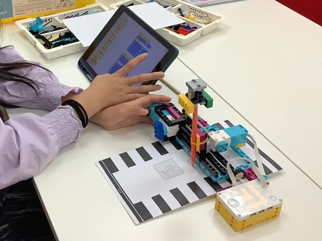 教育用レゴブロック レゴSPIKEプライム　横浜元町の小学生対象のロボットプログラミングスクール